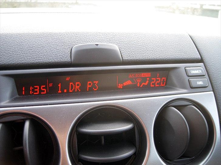 Mazda 6 - Klimaanlæg... Tager ingen tid at fjerne dug og is på forruden, og så er klimaet behageligt i bilen billede 12