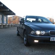 BMW E39 528i 