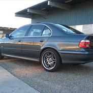 BMW E39 528i 