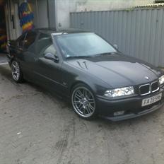 BMW e36 320i  "totalskadet"