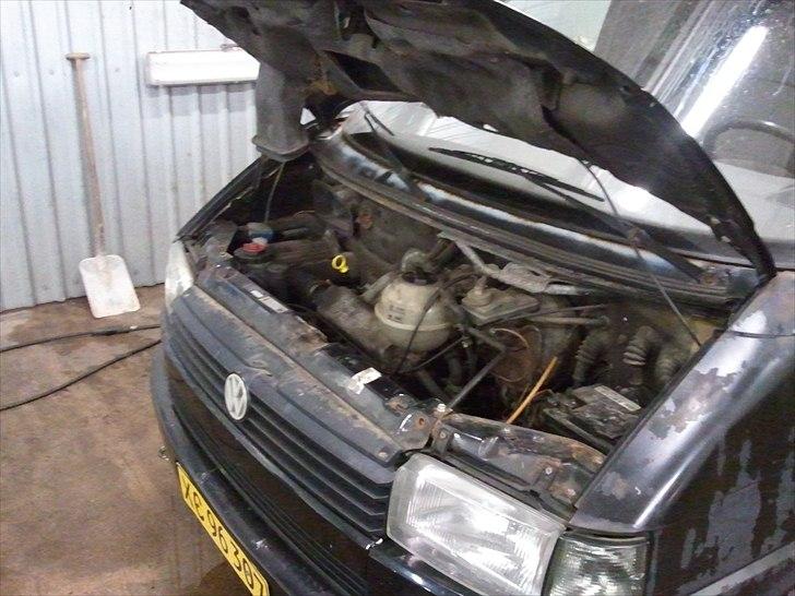 VW Transporter 2,4D [SOLGT] - Inden motorrummet blev renset billede 9