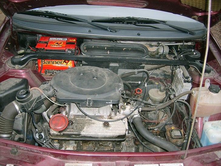 Skoda Felicia 1,3 GLXi - Billedet af den solide 136B motor billede 9