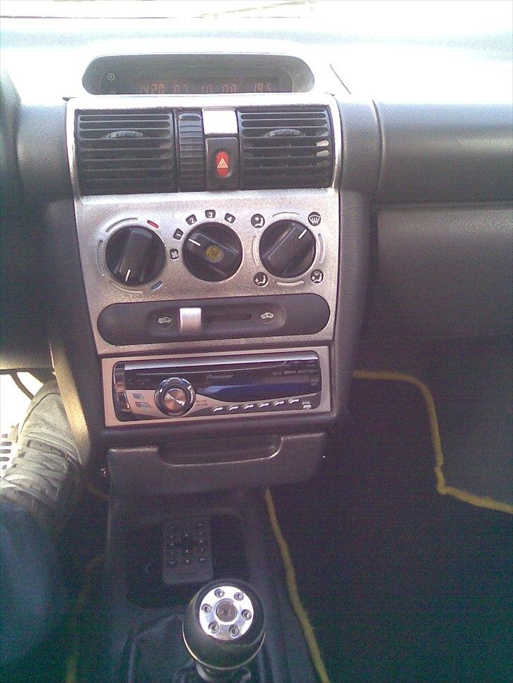 Opel Corsa 1,4 nz sport  billede 8