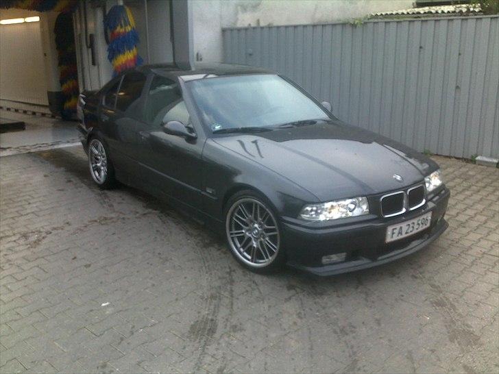 BMW e36 320i  "totalskadet" billede 1