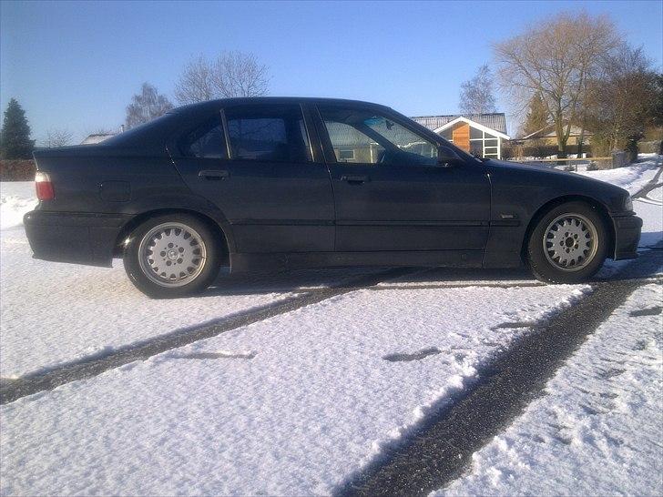 BMW e36 320i  "totalskadet" billede 9