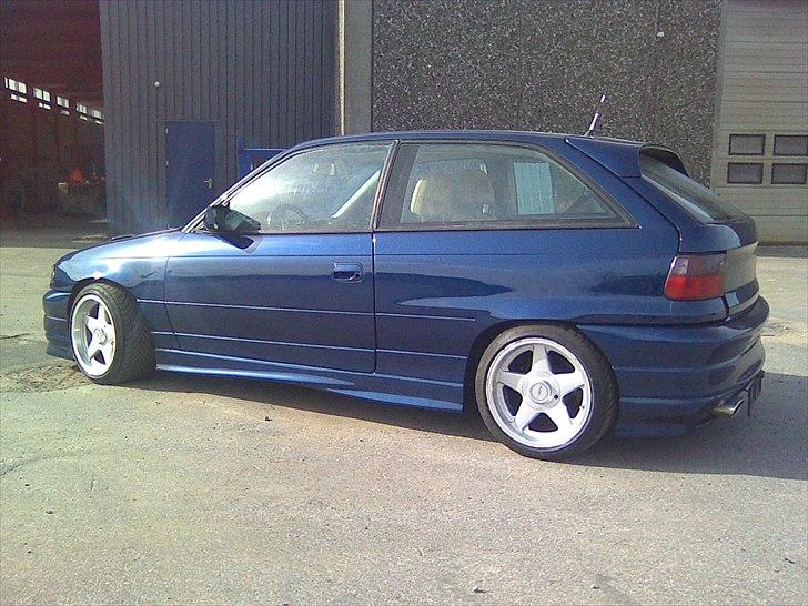 Opel Astra 2.0 16V 1994 solgt - Så bliver det sku ikke smukkere billede 3