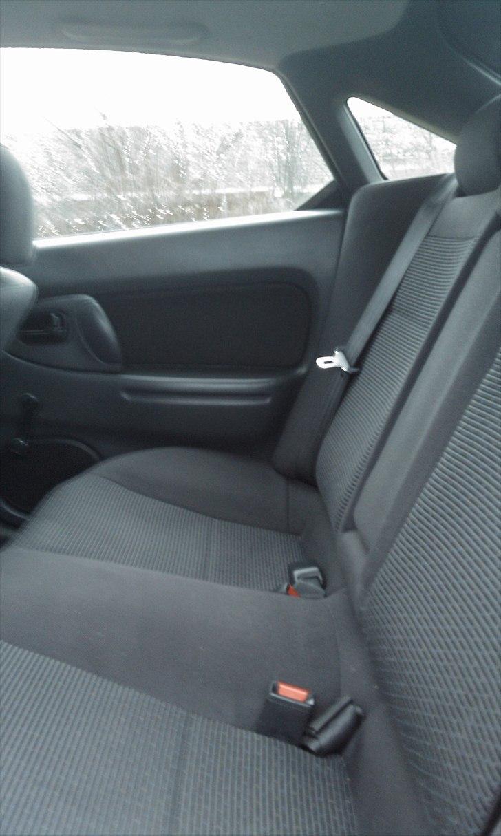 Mazda Mazda 323F Celebre billede 8