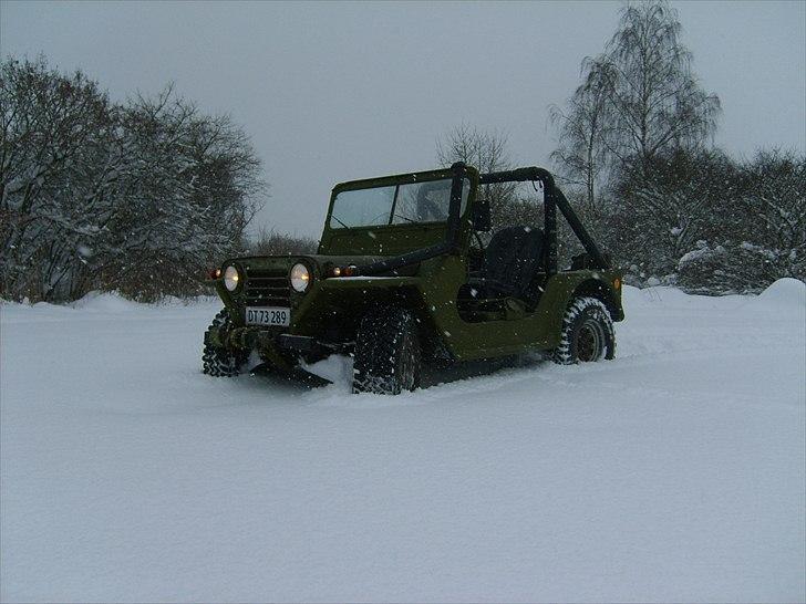 Jeep M151 A1 4x4 SOLGT - Måtte ud og lege lidt i sneen.. Selv om man gik hen og fik forbandet kolde hænder..  billede 6