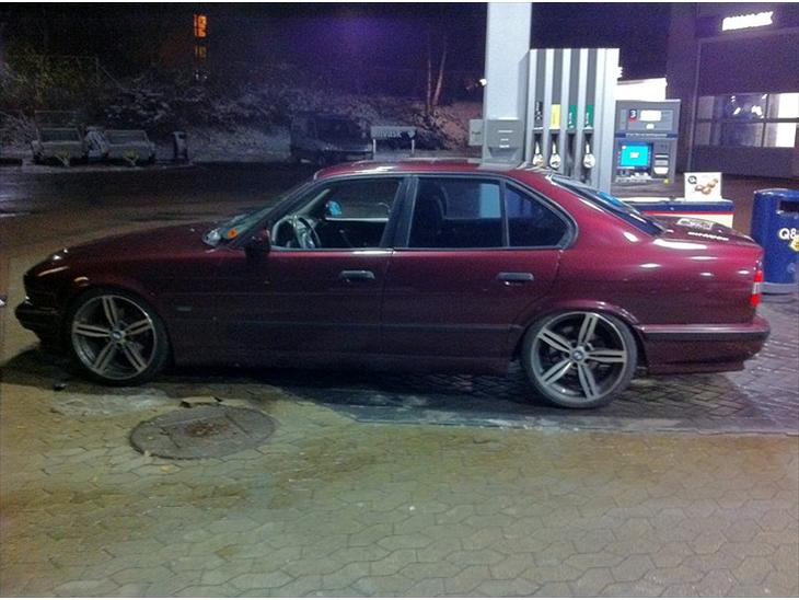 {{currentPhoto.altText}} billede {{currentPhoto.number}}