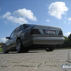 Mercedes Benz w124 300e / 500 look