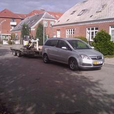 Opel zafira 1,9 cdti (total skadet)