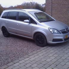 Opel zafira 1,9 cdti (total skadet)