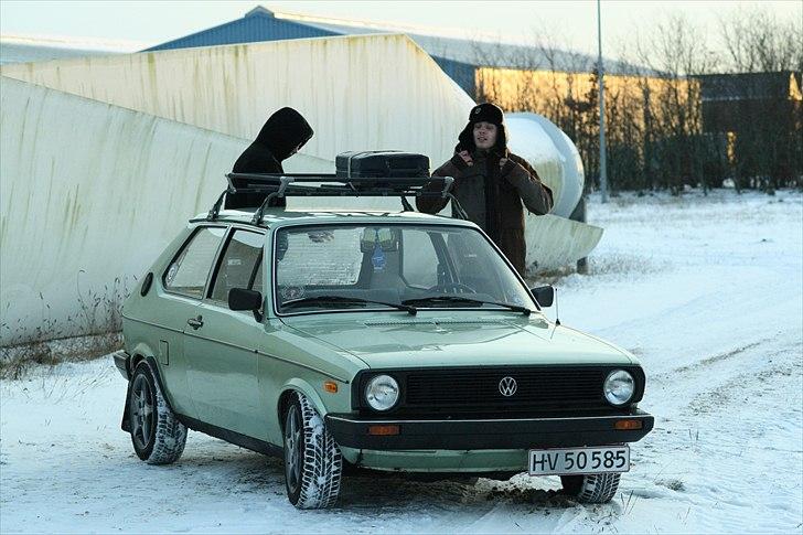 VW Polo Mk1 Retro - Fotosession med Mads Ulsø - Statister: Kalle og jeg :D billede 1