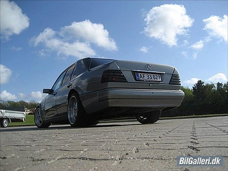 Mercedes Benz w124 300e / 500 look billede 1