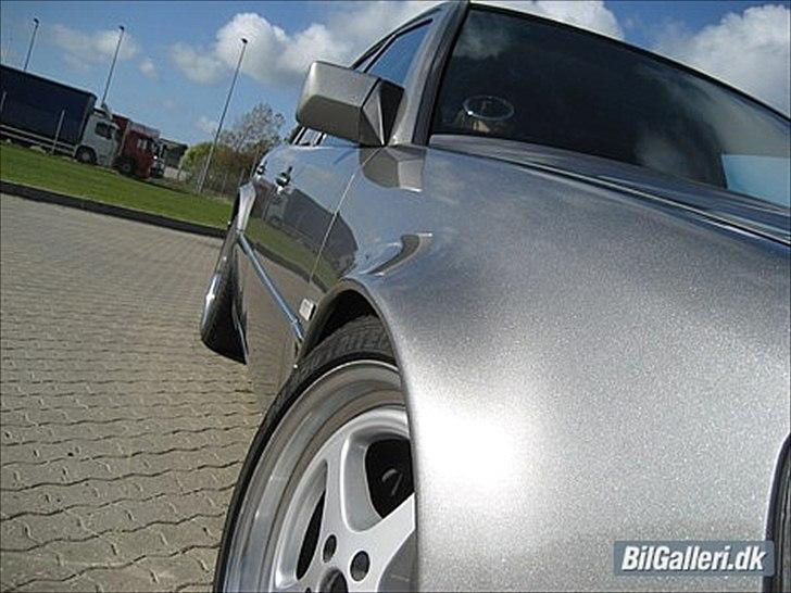 Mercedes Benz w124 300e / 500 look billede 2