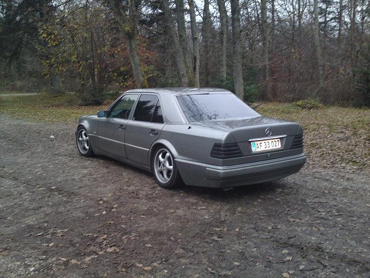 Mercedes Benz w124 300e / 500 look billede 6