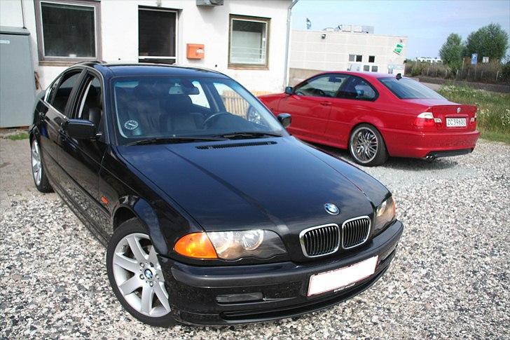 BMW 320i  SOLGT billede 1