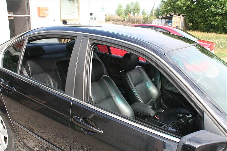 BMW 320i  SOLGT billede 2