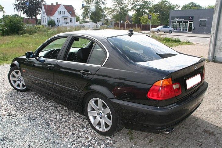 BMW 320i  SOLGT billede 4