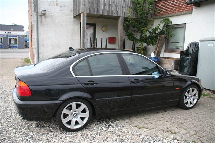 BMW 320i  SOLGT billede 5