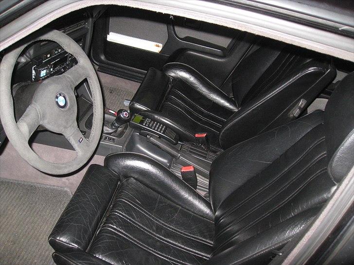BMW e30 325i Touring (solgt) - sport kabinen, sport m-tech læder med varme, (gamle rat og gearknop) billede 4