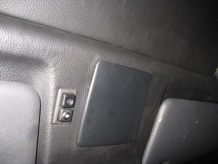 BMW e30 325i Touring (solgt) - el-soltag, og sort læder look himmel billede 8