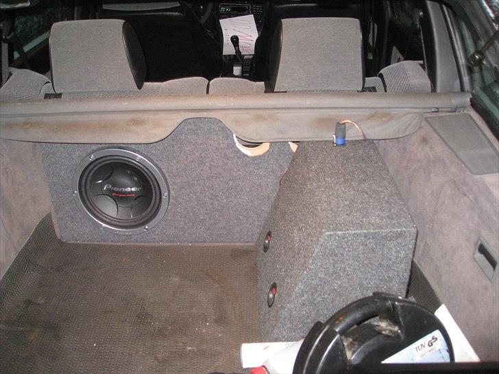 BMW e30 325i Touring (solgt) - sub. en indbygget, en til at evt tage ud billede 12