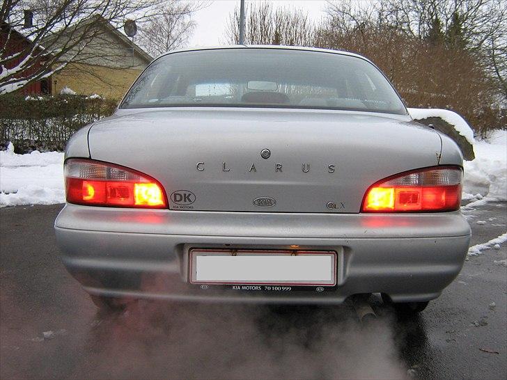 Kia Clarus 2.0 GLX "R.I.P." - Med tændte tågelygter billede 3