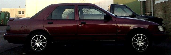Ford Sierra2.0i CLX  - Og nej, det er IKKE  mine ble´er, men min venindes unge der lige havde brug for sådan nogen ;P  billede 2