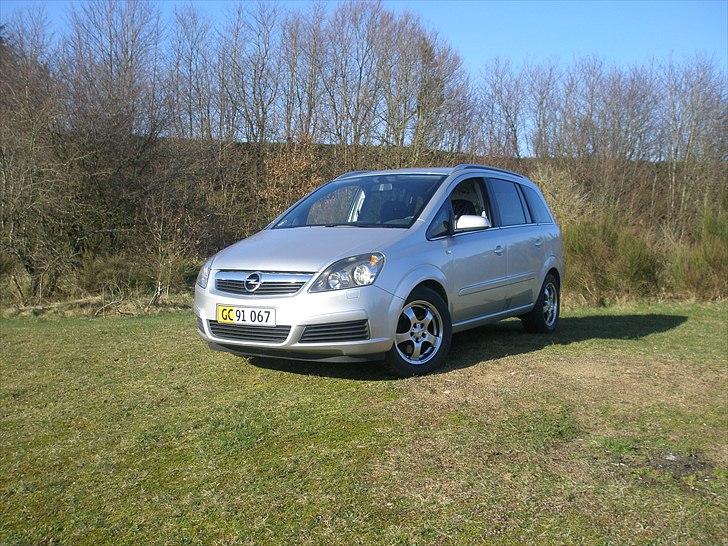 Opel zafira 1,9 cdti (total skadet) billede 1
