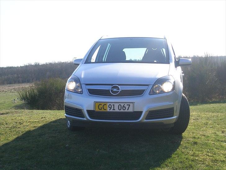 Opel zafira 1,9 cdti (total skadet) billede 4