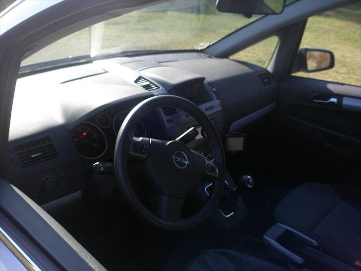 Opel zafira 1,9 cdti (total skadet) billede 5