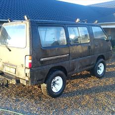 Mitsubishi L300 Cosmos 4x4