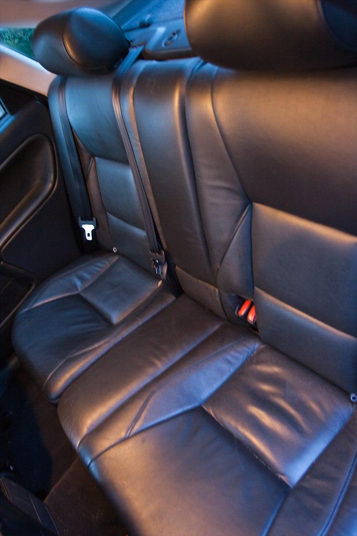 Saab 9-3 Aero - Bagsæderne, der er også en plads i midten og den er ikke så slem som man kunne frygte :) billede 10