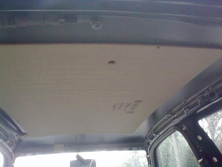 VW Polo 6N - den standart lyddæmpning er stivt bølgepap. billede 15