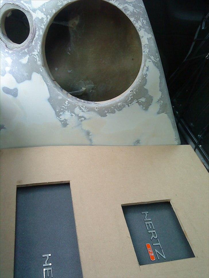 VW Polo 6N - udkastet til opbygningen af bagagerummet. kabinetet ser måske ikke stort ud men det rummer alligevel 43,4 l luft billede 16