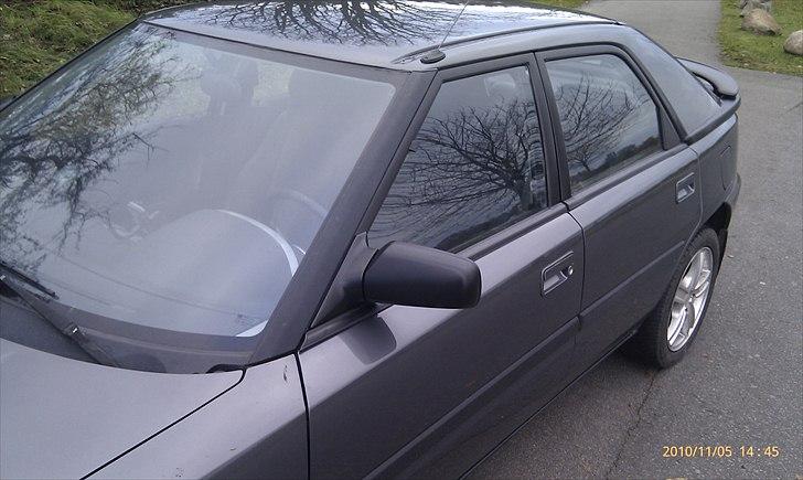 Mazda Astina/"Nice Rider" (323F) - Færdigsamlet! billede 8