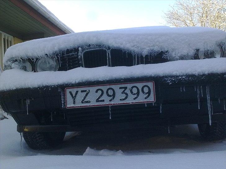 BMW 518i E34  - Er taget i dag d. 21/12- 2010, bare lige for at bevise det er min bil :)  billede 13
