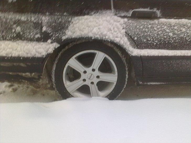 BMW 518i E34  - Er taget i dag d. 21/12- 2010, bare lige for at bevise det er min bil :)  billede 15