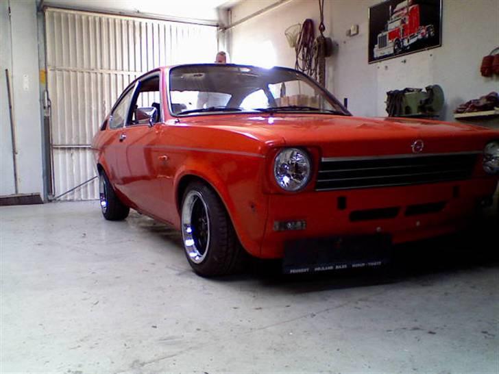 Opel kadett c coupé SOLGT - som den ser ud uden kofanger billede 1