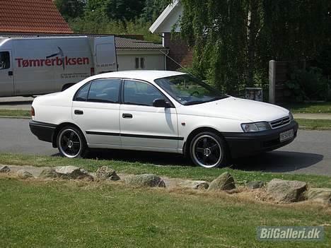 Toyota Carina E billede 1