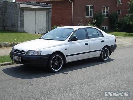 Toyota Carina E billede 3