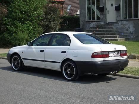 Toyota Carina E billede 4