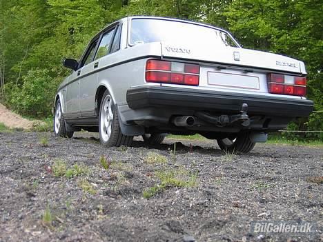 Volvo 240 GL - Spacere bagi er ønsket :P billede 11