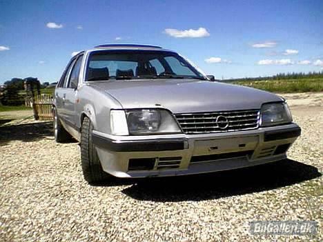 Opel Senator (solgt) billede 2