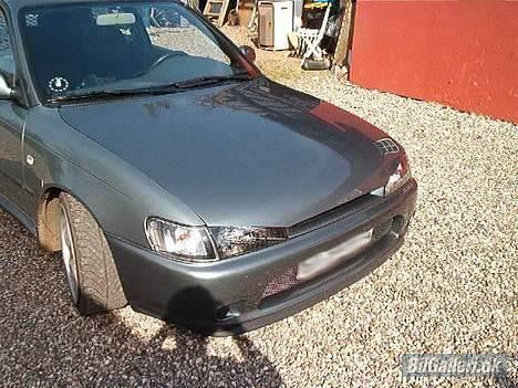 Toyota corolla 1.6 gsi - nu har jeg fået mange kommentar fordi min hjelm og skærm ikke er sammen farve men det er de altså det er solen der falder forkert billede 4