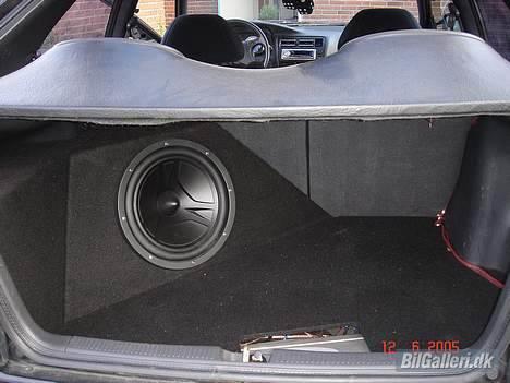 Toyota Corolla GSi  >> SOLGT << - Sådan ser bagagerummet så ud indtil videre, der mangler lidt lys + en kondensator billede 3