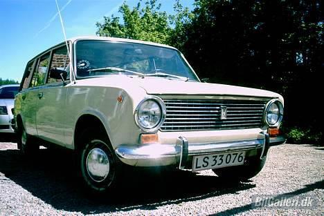 Lada 1300 * SOLGT * - I flot stand. Stålfælgene skal dog sandblæses og males i bilens farve. billede 1