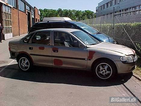 Opel Vectra B ***solgt*** - Ja, så er jeg hos maleren.....  billede 3
