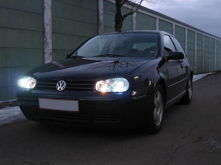 VW Golf IV 1,8 20V Highline - Den står nu flot synes jeg. En dejlig bil. billede 18